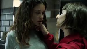 KISS SCENE - Tokyo & Alison Parker (Ursula Corbero & Maria Pedraza) -  (720p, h264)