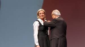 Marine le pen to go on trial in france for sharing islamic state images on twitter. Portrat Von Marine Le Pen Blond Laut Und Gefahrlich Tagesschau De