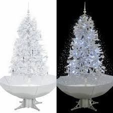 Belle arbre de noel 7 pieds avec lumieres multicolores (a été payé 500$ pour 200$). Sapin De Noel Lumineux