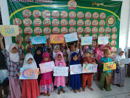 Jul 21, 2019 · halo sobat, dipostingan ini kami akan memberikan informasi populer mengenai tema acara halal bihalal. Serunya Lomba Mewarnai Kaligrafi Di Pondok Sirodjul Ummah Desa Jogorogo