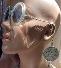 Occhiali da sole vintage hippy con mantatura in plastica