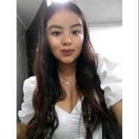 Kim Cantor's Instagram, Twitter & Facebook