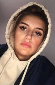 Friends spot spider hiding in woman's hoodie in hungover selfie