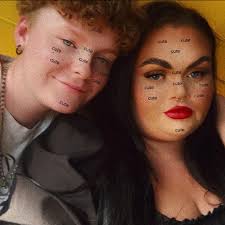 Anyone know a mobile make up artist that can do 2 tone make up avaliable  10th August about 8am x