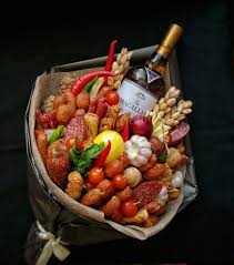 Subbota Pora Yubileev Dnej Rozhdenij I Prosto Syurprizov Bez Alkogolya 3500 Muzhskojpodaroktyumen Muzhskojbukettyumen Yubile Food Bouquet Food Picnic Basket