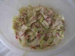 das perfekte salat kohlrabisalat mit radieschen und gurke rezept mit einfacher schritt fur schritt anleitung fur die marin kohlrabi kohlrabisalat radieschen