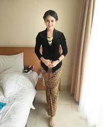 50 Kebaya Kutu Baru Modern Brokat Muslim Terbaru 2021