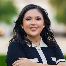 Clarissa Benavides's Instagram, Twitter & Facebook