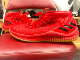 Traction was the only weak point in our opinion, but popular consensus seems to be that the traction worked well. Trending Donovan Mitchell Honors Lauren Mccluskey With Red Shoes