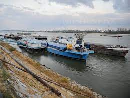 Şaizeci şi şase de nave, staţionate în zona Zimnicea din cauza nivelului scăzut al Dunării