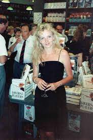 Hidden beauty (1993) lucinda riley was born in ireland, and after an early career as an actress in film, theatre. Lucinda Riley Wikipedia