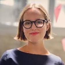 Laura Noll's Instagram, Twitter & Facebook