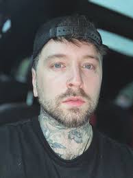 Been feeling really stagnant gym/body wise recently. Had a bit of a poor  body image week or so. Thought it would be helpful to got back in time (on  here) and look