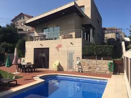 Se distribuye en 3 habitaciones dobles con suelos de parquet, un gran. Casa O Chalet En Venta En Matama Beade Bembrive Valadares Zamans Pontevedra Fotocasa
