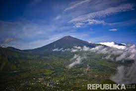 Seperti biasa pesan 2 soft drink, ya lalu duduk. Kisah Dua Orang Sakti Majapahit Di Kaki Gunung Rinjani Republika Online