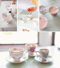 Esistono moltissime aziende di mobili che prepareranno per voi elementi in pieno stile shabby chic. Tazzine Del Te Come Candele Shabby Chic Arredamento Provenzale