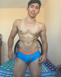 bulge bulto latino gay handsome