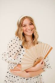 Hi everyone! I'm Ragen Pierce, the proud owner of Radiant Lash Lounge! I'm  a Lash Educator and Artist with over 3 years of experience in the industry.  I'm also a proud Light