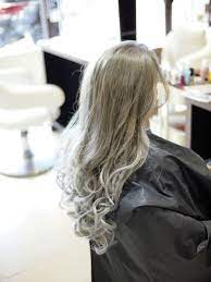 スーパーロングヘアのブリーチ ブログ記事ページです 沖縄県のおしゃれで人気スポット北谷町美浜にある美容室 ヘアーサロン パドドゥレキオ くせ毛 剛毛 超多毛のカットが上手いと評判 口コミで話題 噂のセレブ御用達 モロッカンオイルや流行りのジョン