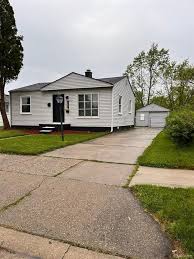 13847 Hendricks Ave, Warren, MI 48089