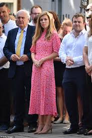 Jul 25, 2019 · carrie symonds, 31, is the girlfriend of prime minister boris johnson, 55. Boris Johnson S Girlfriend Carrie Symonds Sparks Fashion Frenzy In 120 Ghost Dress Daily Mail Online