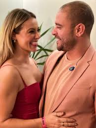 É o que afirma a assessoria de imprensa da atriz, que disse que não procedem os rumores que circulam nas redes sociais sobre um. Paolla Oliveira E Diogo Nogueira Assumem Namoro E Posam Juntos