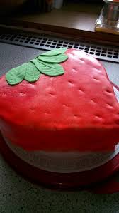 Erdbeertorte Mit Airbrush Gefarbt Torten Erdbeertorte Erdbeeren