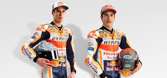 Marc marquez dan alex marquez meluncurkan desain helm pushing ahead together menjelang seri perdana motogp untuk penggalangan donasi tenaga medis. Marc Marquez And Alex Marquez What Are Their Motogp Helmets Like Box Repsol