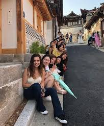 Umutsuz ev kadınları dizinde gamze karakteri ile karşımıza çıkan ece hakim genç yaşına rağmen oyunculuğu ile bizleri büyüledi. Ece Hakim Kimdir Ece Hakim Den Takipcisinin Soytarilik Mesajina Tepki