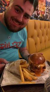 Tasting Gordon Ramsay's Burger