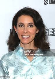 Dede Lea's Instagram, Twitter & Facebook