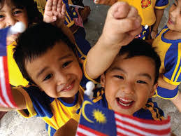 · cabaran kedua adalah melahirkan sebuah masyarakat malaysia yang bebas, teguh dan telah terbentuk jiwanya, yakin akan dirinya sendiri, bangga akan keadaan kini dan segala sesuatu yang telah dicapainya dan cukup. Nilai Masyarakat Konsep Gagasan 1 Malaysia Dalam Membentuk Malaysia Peranan Sebuah Negara Maju