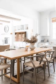 This style is still popular, with elegant furniture that matches well and a signature rectangular dining table with high backed chairs that are intricately carved. 12 Inspiring Modern Farmhouse Dining Room Styles