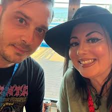 Live crabs and fresh shrimp just came in 3373802409