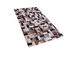Wir bitten unsere patchwork teppiche aus kuhfelle in vielen verschiedenen farben wie grau, braun weiß oder auch in schwarz weiß an. Teppich Kuhfell Braun Beige 80 X 150 Cm Patchwork Cesme Beliani De