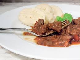 Schwarzbiergulasch Bohmische Knodel Mini Me Rezept Bohmische Knodel Bohmische Kuche Rezepte