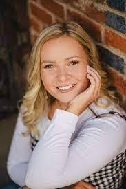 Angela Kissell's Instagram, Twitter & Facebook