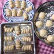 1001 resepi roti terbaik/ ini menyediakan pelbagai resepi memasak roti dengan rasa yang sedap , dengan kaedah memasak yang sangat mudah dan • john sosej's bread recipe • john sardin's bread recipe • john's night bread recipe recipe • john cheese bread recipe • john ayam's bread. Resepi Bun Sosej Cheese