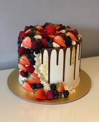 Gorgeous Assembly Of Fresh Summer Fruits With A Delicate Tower Around The Sides Of The Buttercream Cake Make In 2020 Fresh Fruit Cake Fruit Birthday Cake Savoury Cake