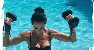 She lives in monaco with her son, since 2007. Pro Tv Mihaela RÄƒdulescu IÈ™i LucreazÄƒ BicepÈ™ii In Bikini In PiscinÄƒ Imaginile Care Au Aprins ImaginaÈ›ia Fanilor