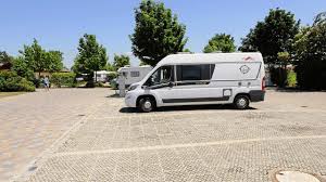 Was diesbezüglich auf öffentlichen straßen und parkplätzen gilt, betrachtet. Corona Wohnmobil Nomaden Finden Keine Stellplatze Promobil