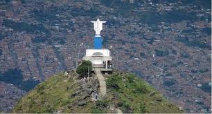 Pablo emilio escobar gaviria nació en antioquia en 1949 y comenzó su carrera delictiva con organizaciones de contrabando. La Ruta De Pablo Escobar En Medellin Colombia