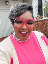 Happy 𝓒𝓸𝓶𝓫𝓸 𝓣𝓾𝓮𝓼𝓭𝓪𝔂! I rocked my pink Fredia's today. She's one  of my favorites and she's available for only $19.99 Chile!!  #lifetimehonoredalphaambassador #ComboTuesday #vooglam #fredia