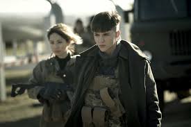 Outlander star sam heughan says we won't see any ginger hair or wigs or kilts in his new film sas: S A S Red Notice Action Film Mit Sam Heughan Als Agent