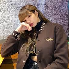 One of the greatest rnb/pop divas to come out of the 1980's music scene, lisa velez scored a series of hits. Blackpink S Lisa Looks Stunningly Different In New Look Lalisamanobang Trending Globally Entertainment