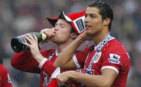 His 120 caps, won between 2003 and 2018, is the most of any england outfield player and second overall, behind former goalkeeper peter shilton (125). Cristiano Ronaldo And Wayne Rooney Playo