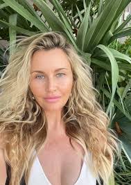 Taryn Love's Instagram, Twitter & Facebook