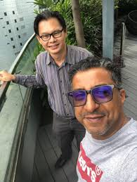 Almost 1 year we managed to meet again ( so coincidentally I wearing same  shirt as 1 year ago 😂) He travelled to other countries and Malaysia is  still one of his