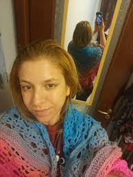 First attempt at EDLOTHIA free pattern for scawl. If I had to try again I  would choose one of those bulky giant and super long gradient yarn instead  of switching colours myself.