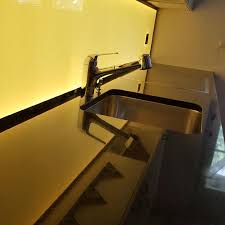 Kuchenruckwand Homogen Hinterleuchtetes Glas Mit Led Kuchenruckwand Kuchenwand Kuchen Ruckwand